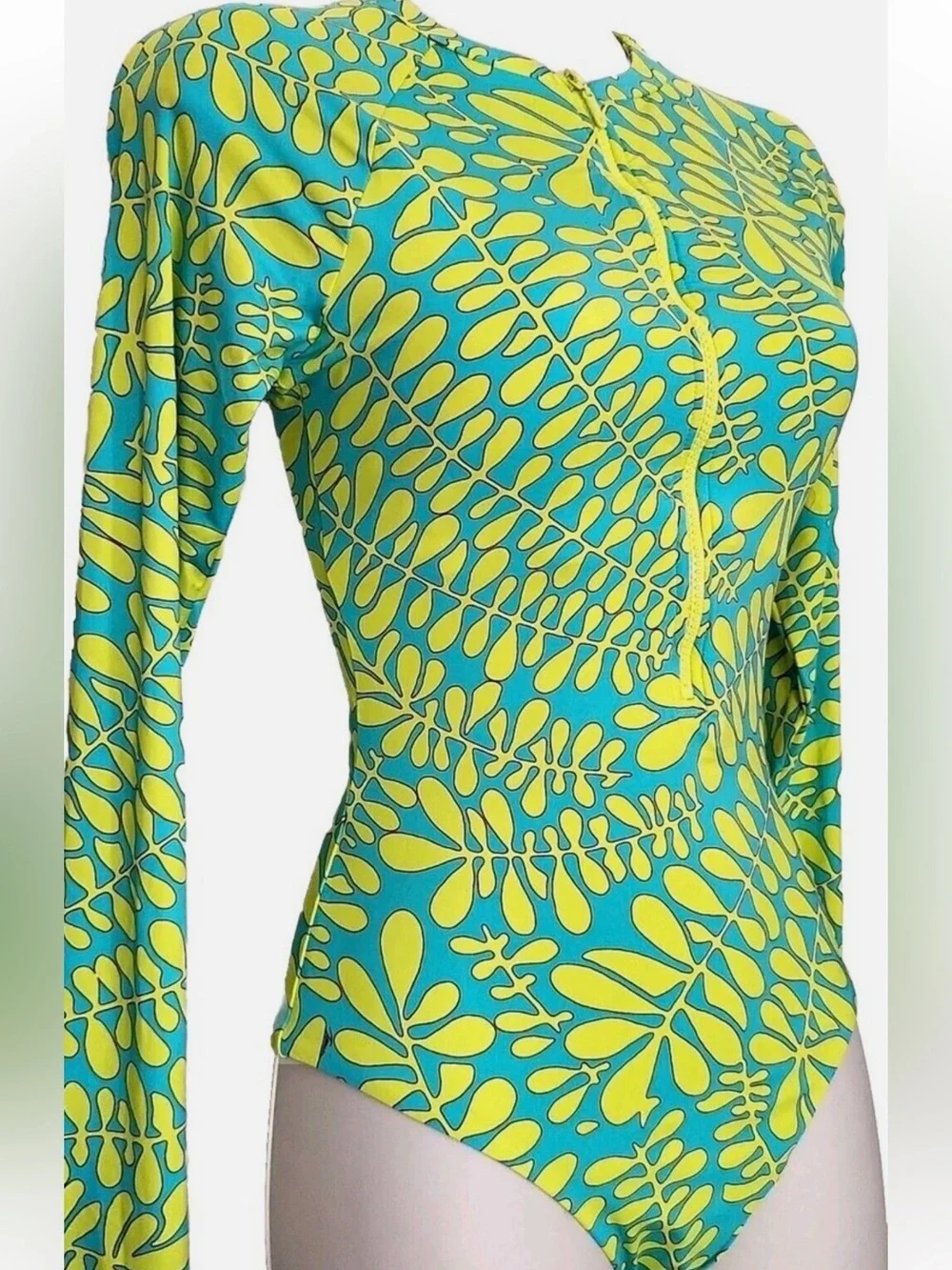 Trina Turk Trellis Front Zip Long Sleeve Surf Paddle Suit Size Large